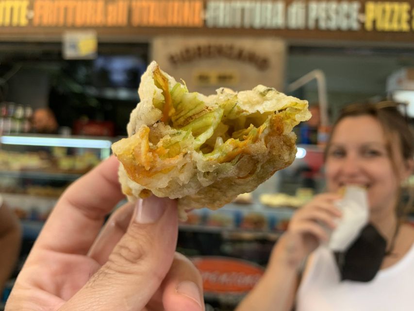The Original Street Food & Market Tour of Naples - What the guide adds to the food