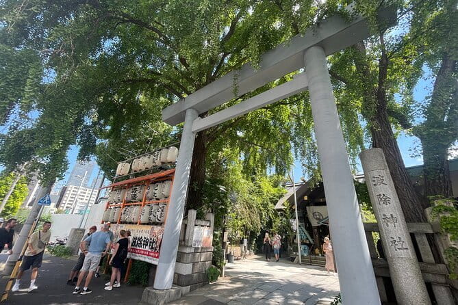 Tokyo:Enjoy street food & Japanese food culture at Tsukiji Market - Finishing at Namiyoke Shrine
