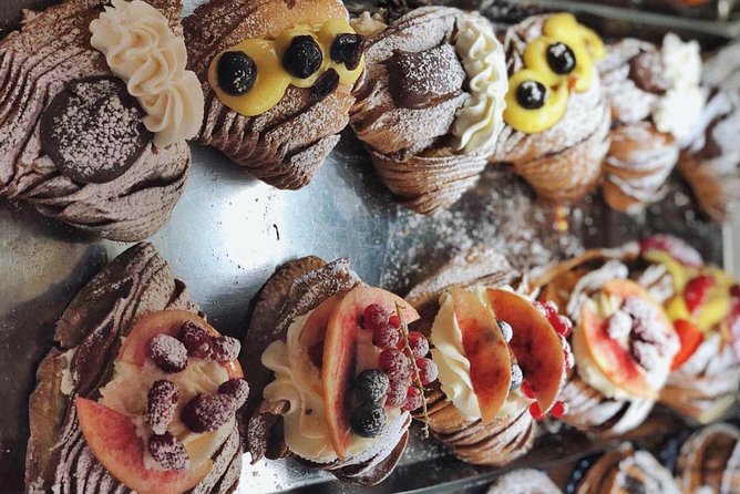 Tour Naples Historical Center and Street Food Markets - Via Toledo and the Pignasecca market