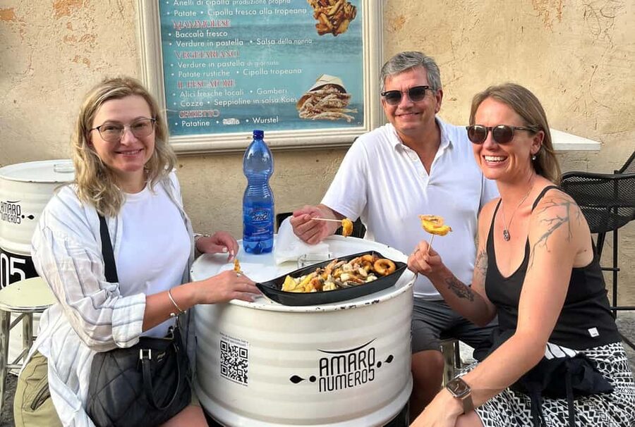 Tropea: Street Food Walking Tour - Walking Tropea through food shops and stalls