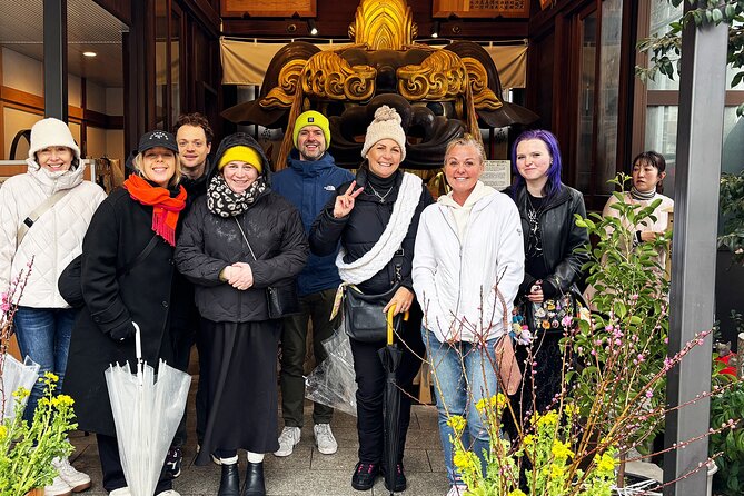 Tsukiji Fish Market: Street Food Tour with Tasting - The fish-cutting show and seafood bowl