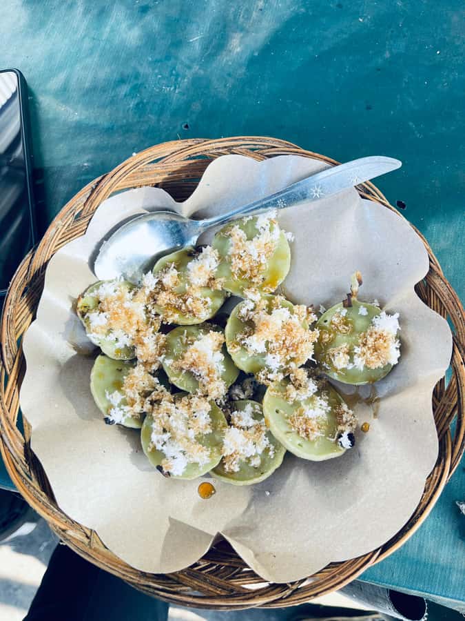 Ubud: Gianyar Night Market Food Tour with up to 17+ Tastings - Babi guling and ayam betutu show Bali’s heavier side