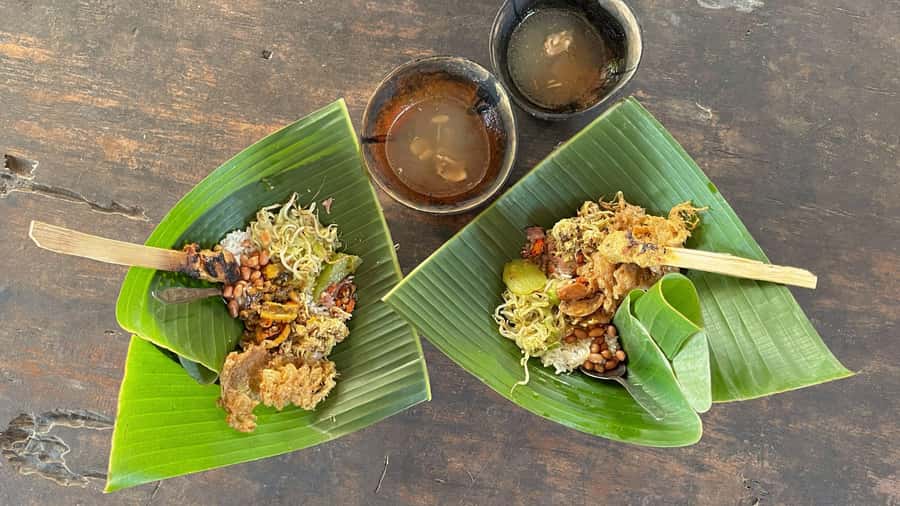 Ubud: Gianyar Night Market Food Tour with up to 17+ Tastings - What the small group adds to the evening