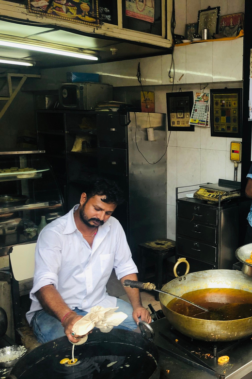 Udaipur: Street Food adventure l Eat Just like a local - Why the small group matters