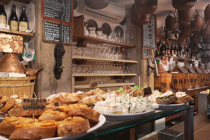 Venice Cicchetti, Spritz and Wine Tour with a Local Guide - A closer look at the two Cannaregio tasting stops