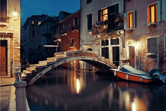 Venice Cicchetti, Spritz and Wine Tour with a Local Guide - The Jewish Ghetto walk between tastings