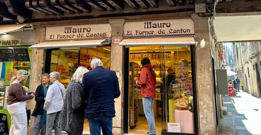 Venice: Guided City Highlights and Street Food Tour - Cicchetti and the rhythm of Venetian eating