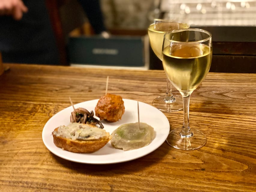 Venice: Rialto Area Street Food Tour and Sightseeing - Cicchetti, Venice’s small-bite tradition