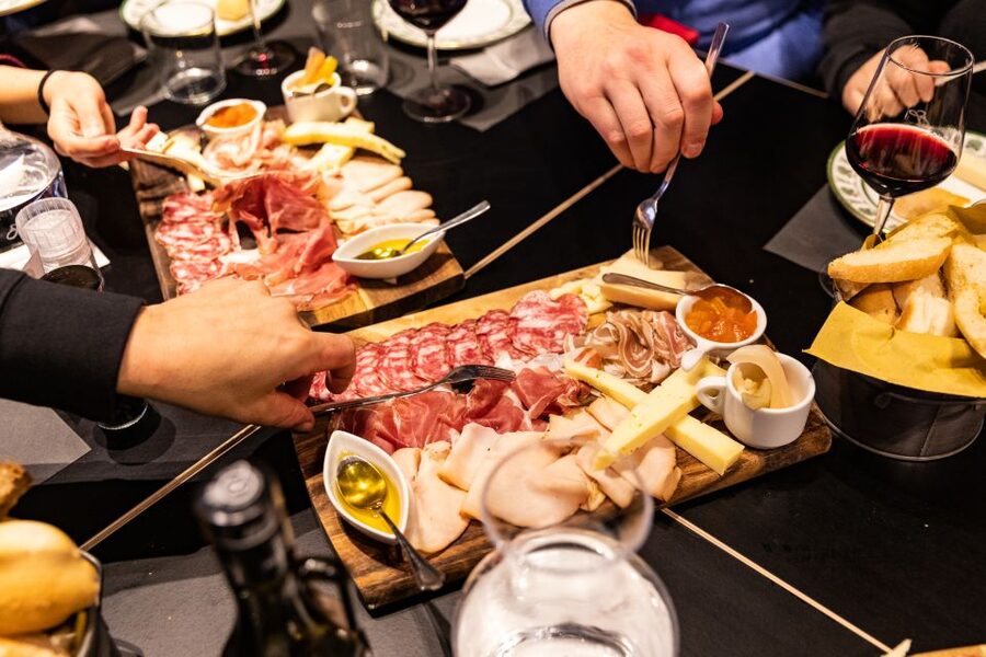 Verona: City Highlights & Street Food Walking Tour - Salumi, cheese, and Valpolicella by the river