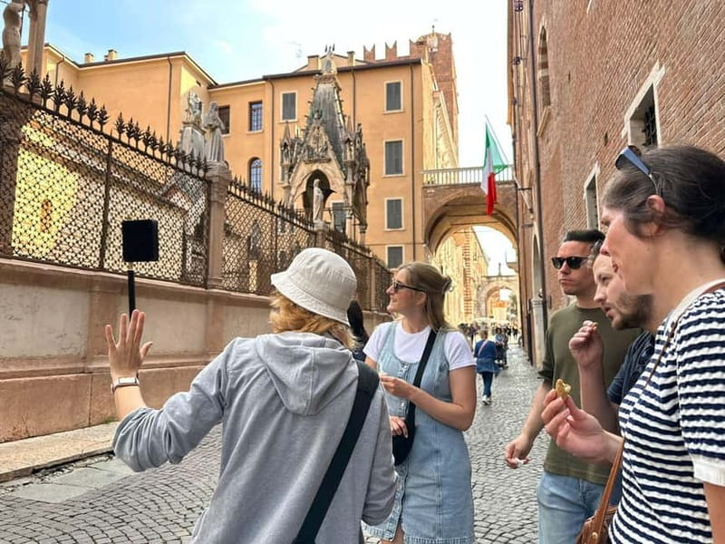 Verona: Street Food Tour and City Guided Sightseeing - Key points at a glance
