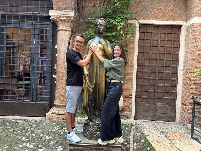 Verona: Street Food Tour and City Guided Sightseeing - Juliet’s House and Verona’s romantic center