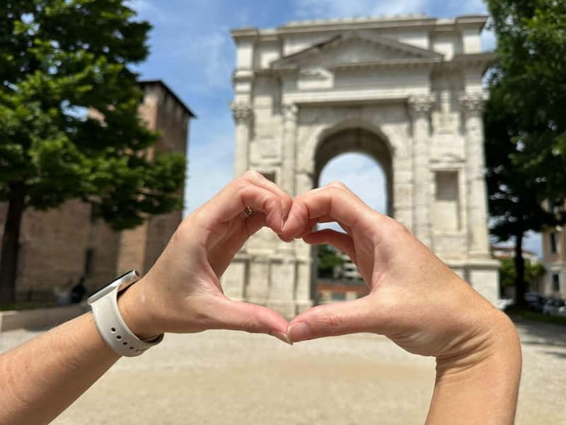 Verona: Street Food Tour and City Guided Sightseeing - Castelvecchio and the medieval side of Verona