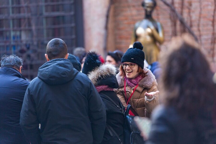 Verona: street food walking tour near the historical center - Starting under the clock in Piazza Bra