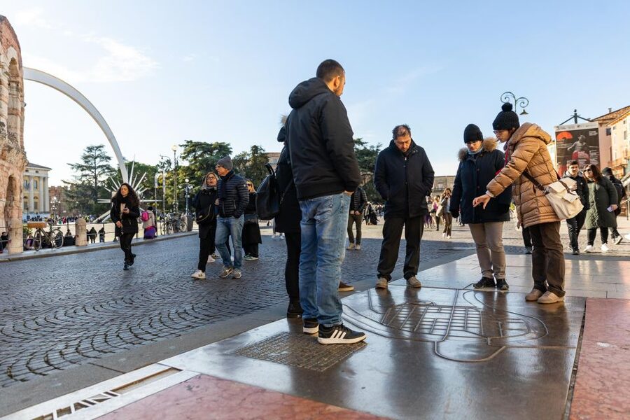 Verona: street food walking tour near the historical center - Cappuccino and Baci di Giulietta first