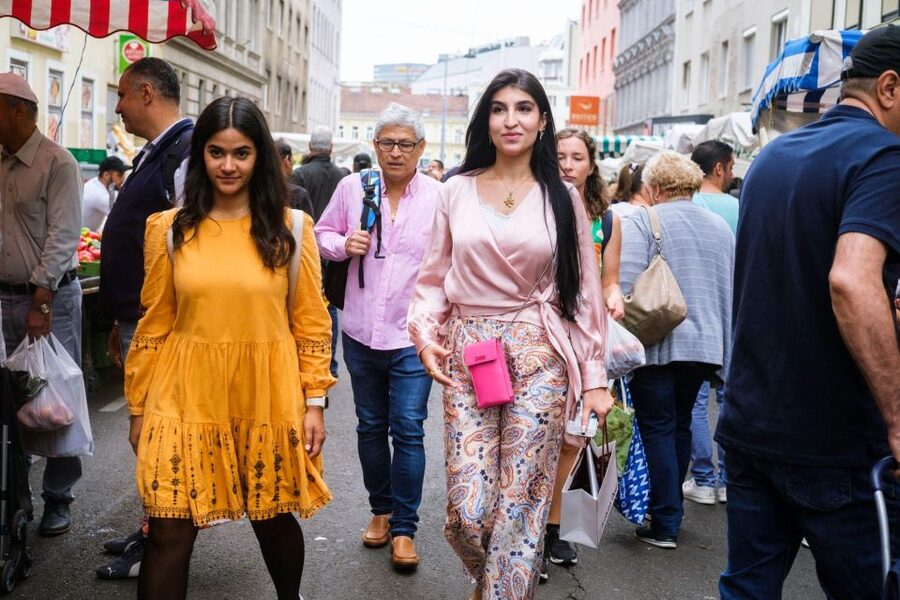Vienna Food Tour: Dishes, Wine, Street Food & Culture - How the public transport lesson changes the value