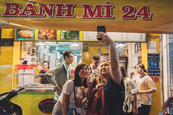 Walking Street Food Evening Safari with 20 tastings - Starting at 6 p.m. with Saigon Adventure