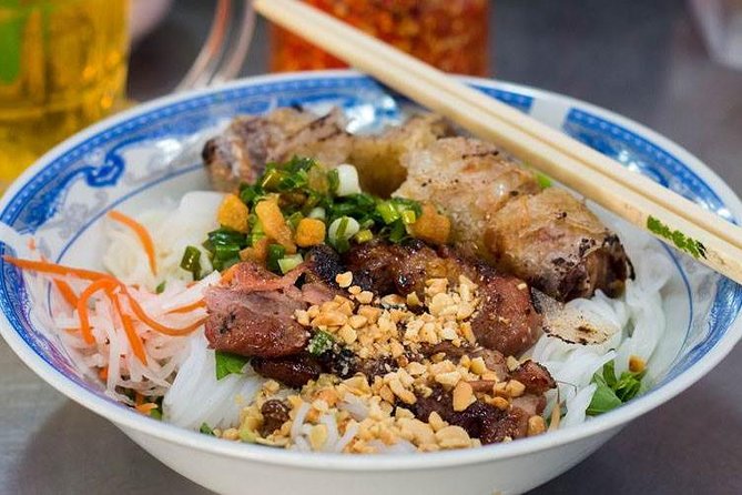 Walking street food tour - The Citadel area and a plate of banh khoai