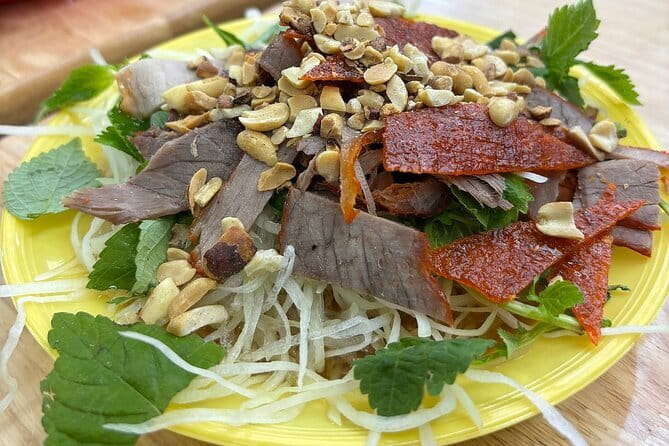 Walking Tour in Hanoi Old Quarter with Street Food & Coffee - Vegetarian and vegan choices in the Old Quarter