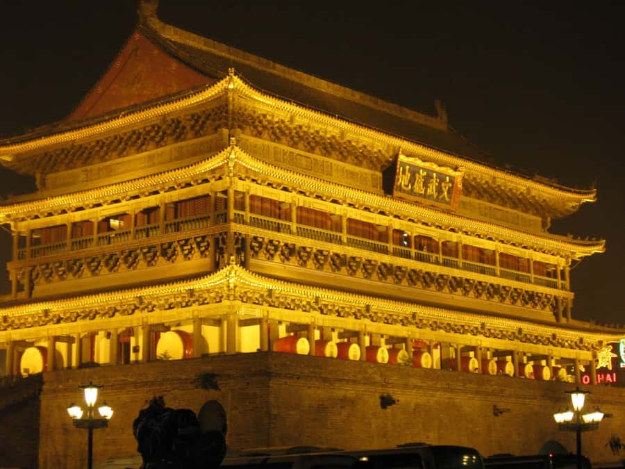 Xi'an: Gourmet & Street Food Tour - Drum Tower lights and the Muslim Street food quarter