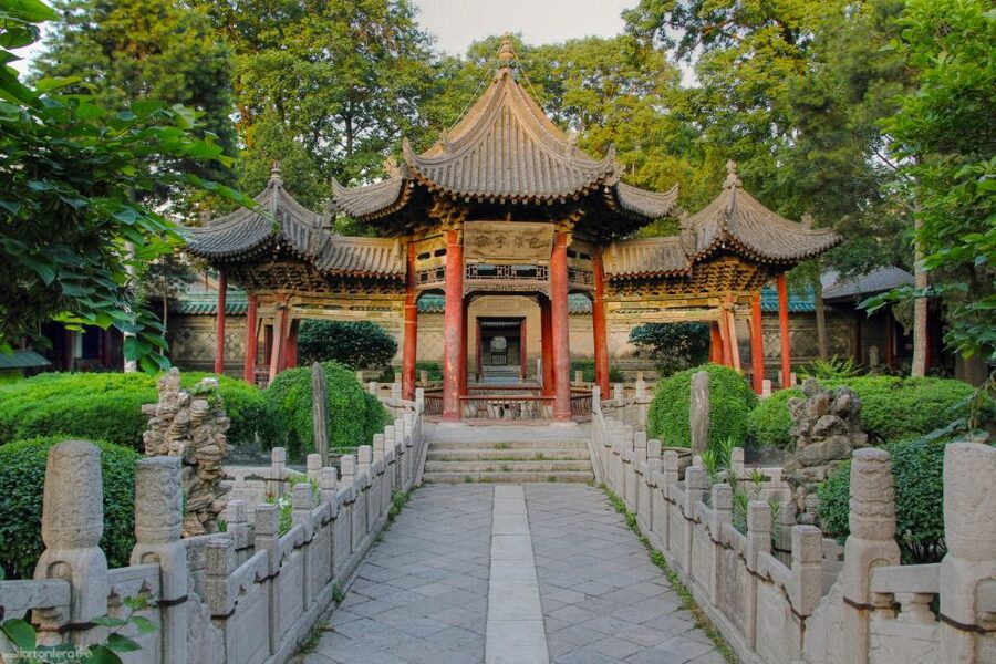 Xi'an Muslim Quarter Night Market Foodie Walking Tour - Sajinqiao is the payoff of the walk