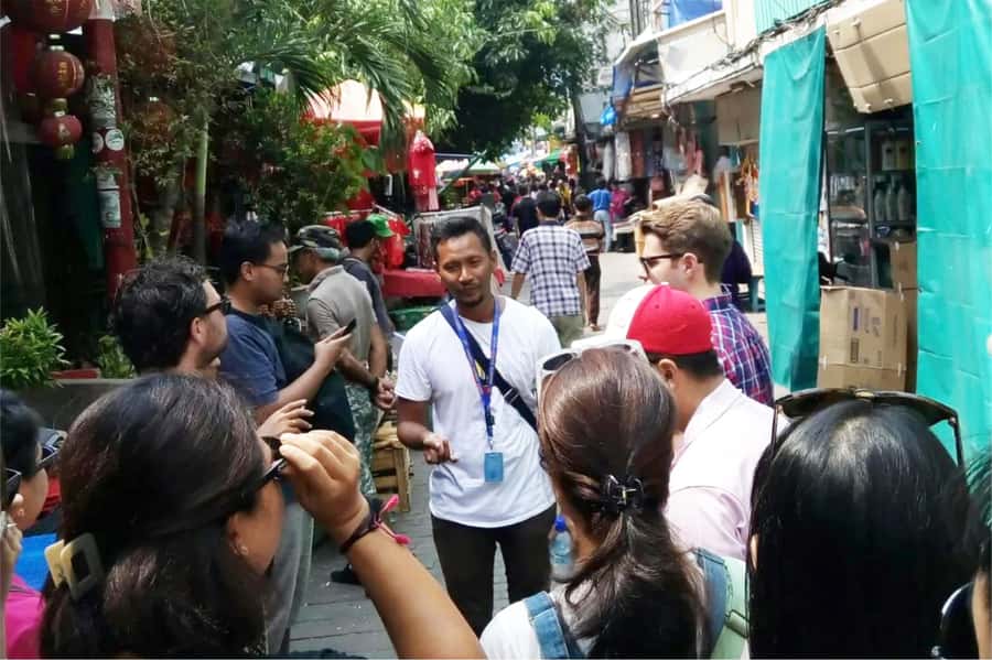 Yogyakarta: 3-Hour Night Walking with Street Food Tasting - Seeing Jogja from a becak seat