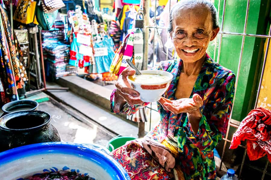 Yogyakarta: 3-Hour Night Walking with Street Food Tasting - Local landmarks and the Sultan’s Palace option
